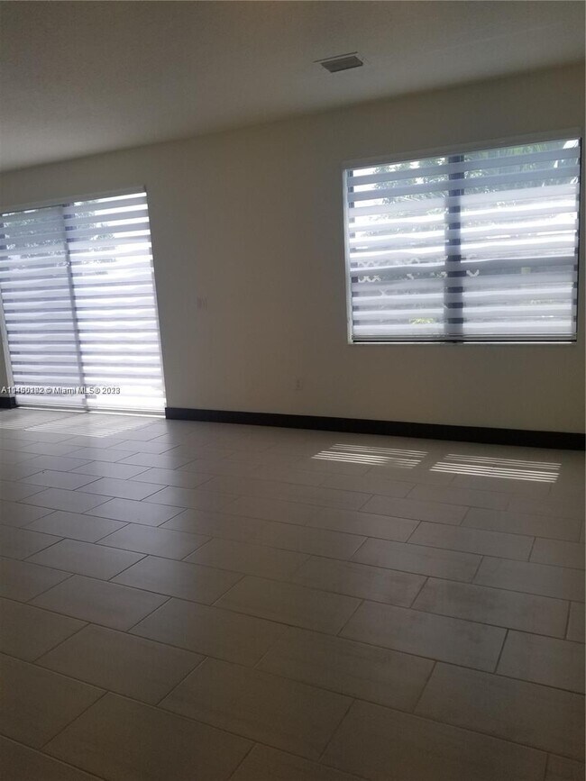 Foto del edificio - 15930 NW 91st Ct