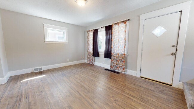 Foto del edificio - 2704 Hood Ave