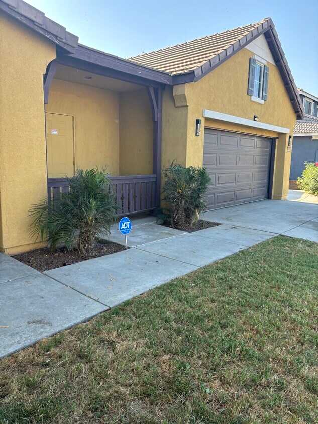 Primary Photo - 592 Groveside Dr