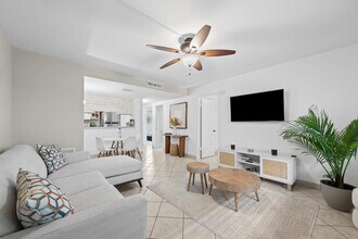 Building Photo - 1000 SE 15th St