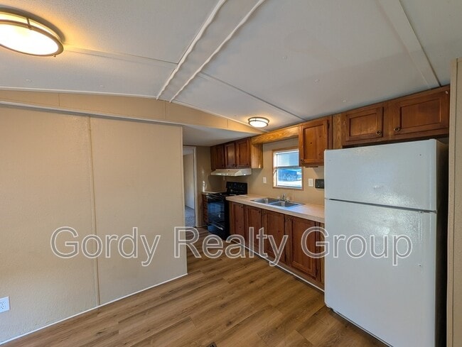 Building Photo - 3017 Camp Rd