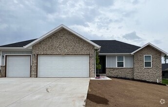 Building Photo - 657 S Pinewood Ln