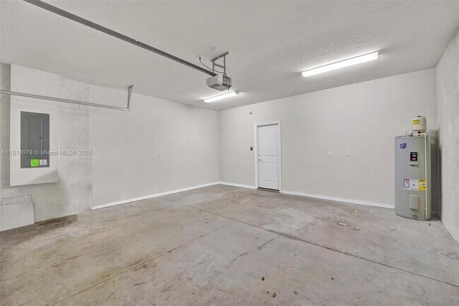 Foto del edificio - 3 bedroom in Hollywood FL 33021