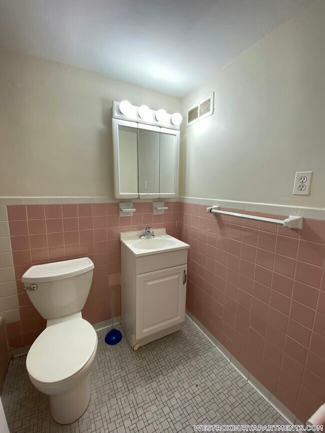 Foto del edificio - 1799 Centre St