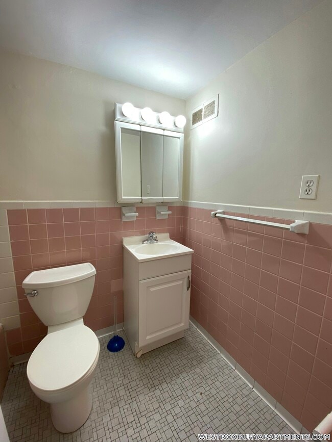 Building Photo - 1799 Centre St