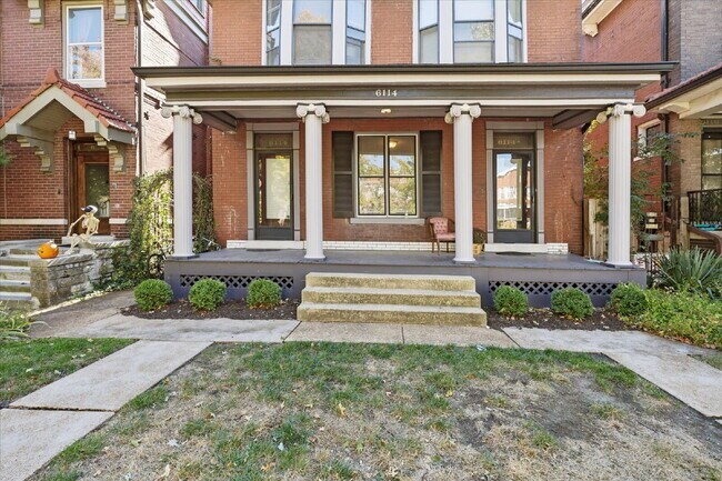 Foto del edificio - 6114 Waterman Blvd