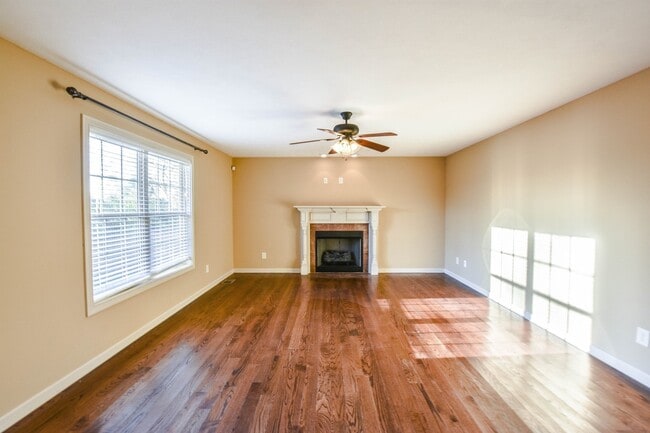 Building Photo - Pet Friendly Four Bedroom!