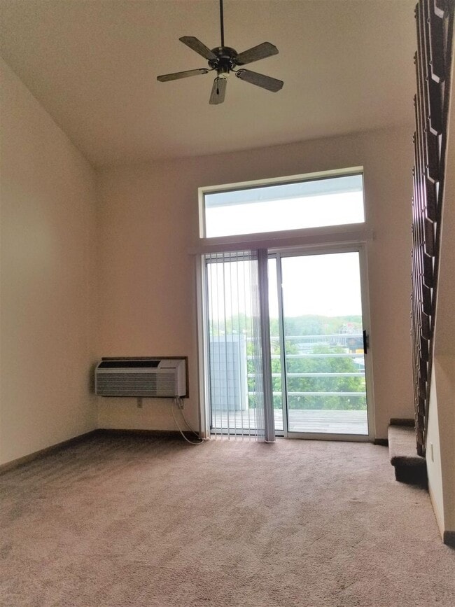 Foto del edificio - Cozy 1 bedroom loft apartment.. AVAILABLE!!