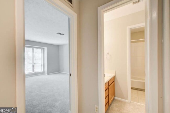 Building Photo - 805 Tuxworth Cir