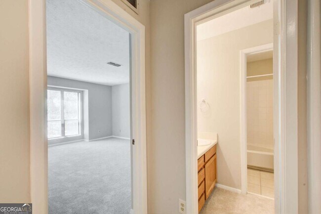 Foto del edificio - 805 Tuxworth Cir