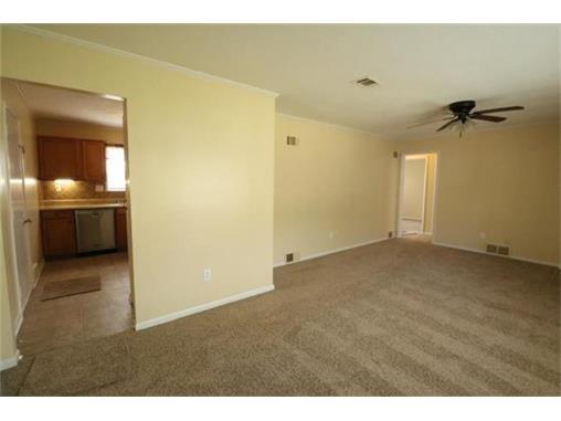Building Photo - 7625 Rainbow Dr