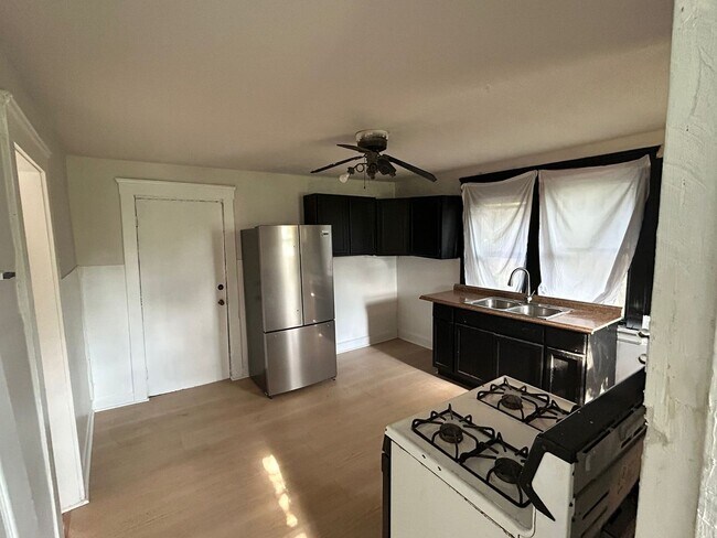 Foto del edificio - Beautiful Large 3 Bedroom Home West Cleveland