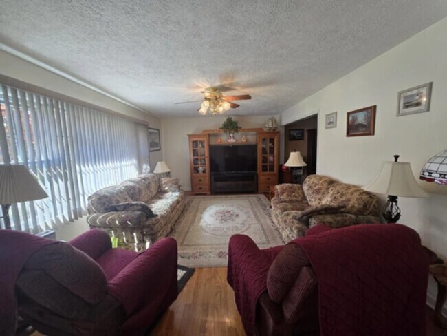 Foto del edificio - 3 Bed 2 Bathroom for Rent