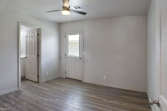 Foto del edificio - 2 br, 2 bath Triplex - 606 Ashland Avenue B