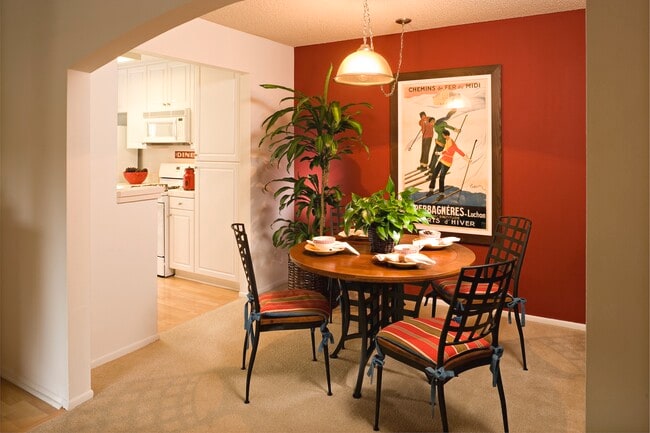 Building Photo - Woodbridge Pines Apartment Homes