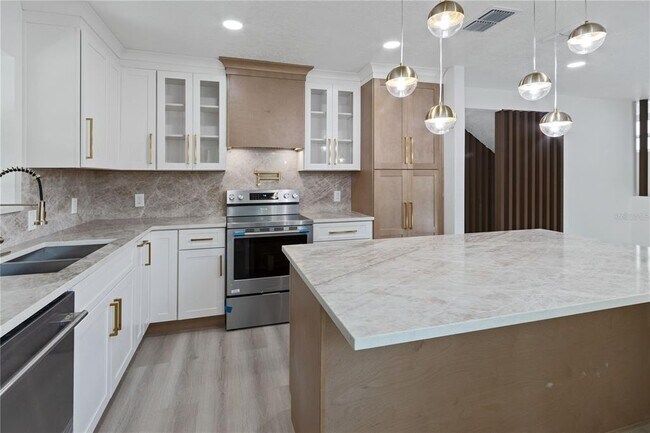 Foto del edificio - 3232 W Oakellar Ave
