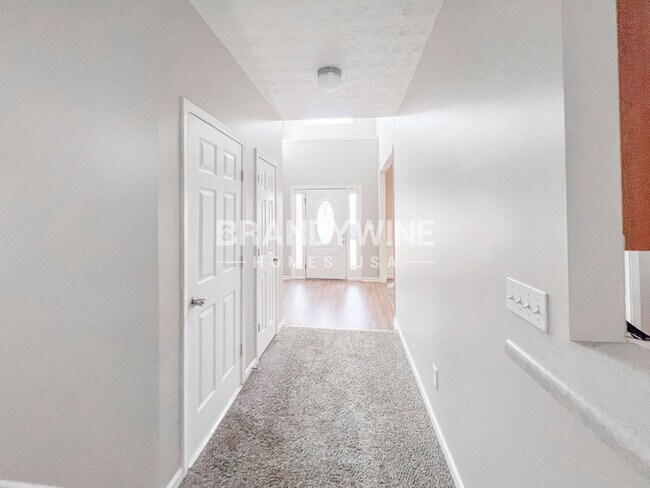 Foto del edificio - 215 Prince Edward Way