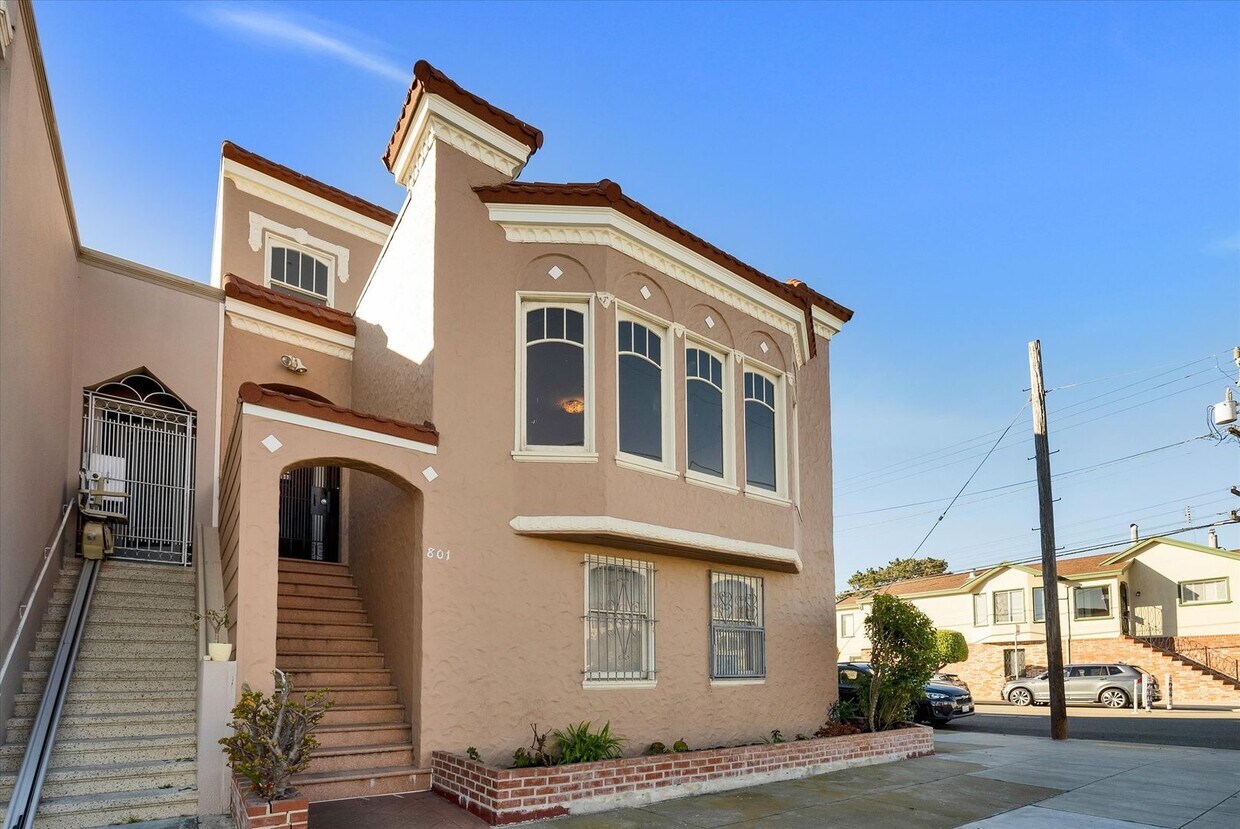 Primary Photo - Spacious and Sophisticated Outer Richmond ...