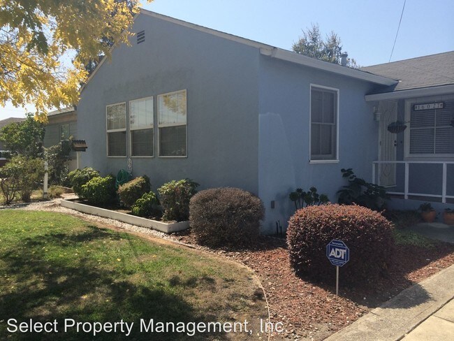 Building Photo - 16027 Via Conejo