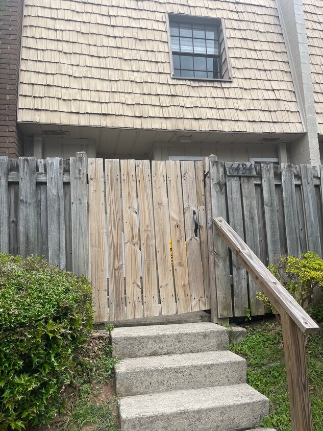 Foto principal - 6434 Woodstone Ter