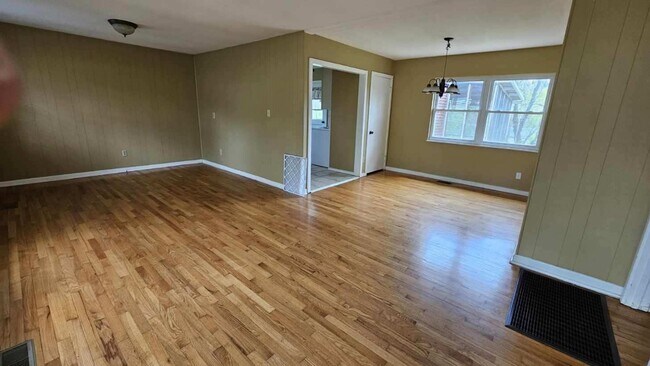 Building Photo - Maryville, 2 bedroom home near Sandy Sprin...