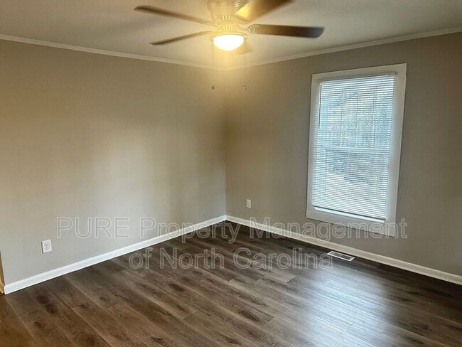 Foto del edificio - 411 W 10th St