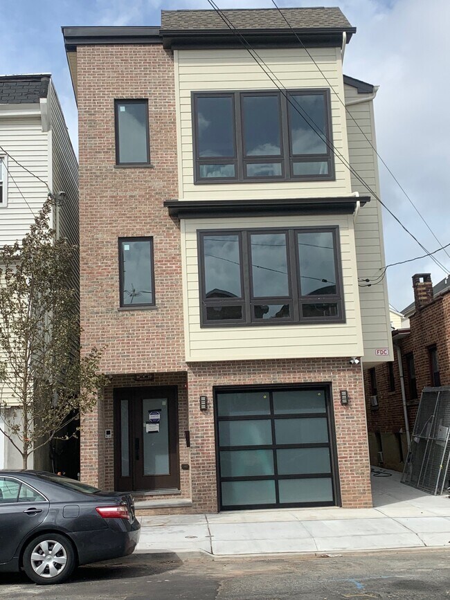 Front Exterior - 684 N 5th St