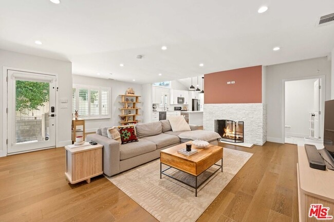 Foto del edificio - 11642 Acama St