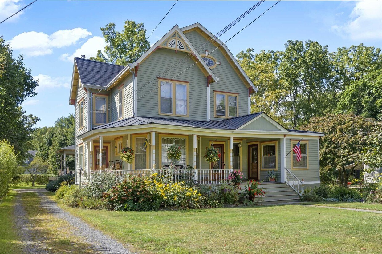Primary Photo - 6455 Montgomery St