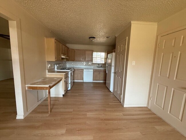 Building Photo - 1554 Mimosa Dr