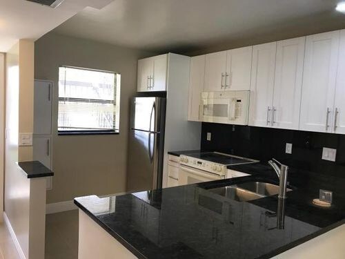 Foto del edificio - 7116 Golf Colony Ct