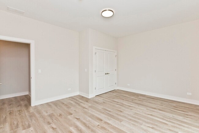 Building Photo - 2731 N Ashland Ave