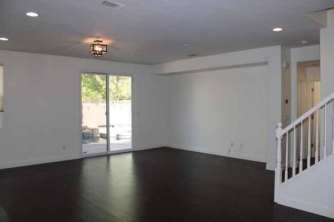 Building Photo - 1404 Mallard Creek Dr
