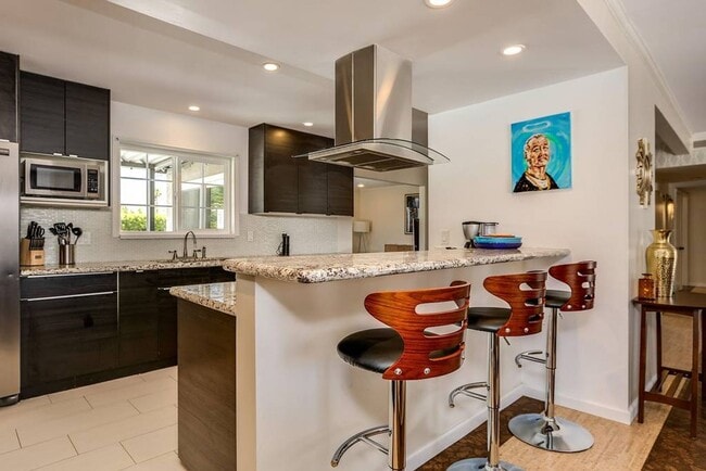 Building Photo - Family-Friendly Oasis in North Palm Springs