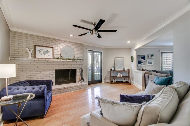 Foto del edificio - 7730 Meadow Park Dr