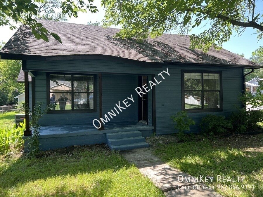 Primary Photo - 215 N Morrow St