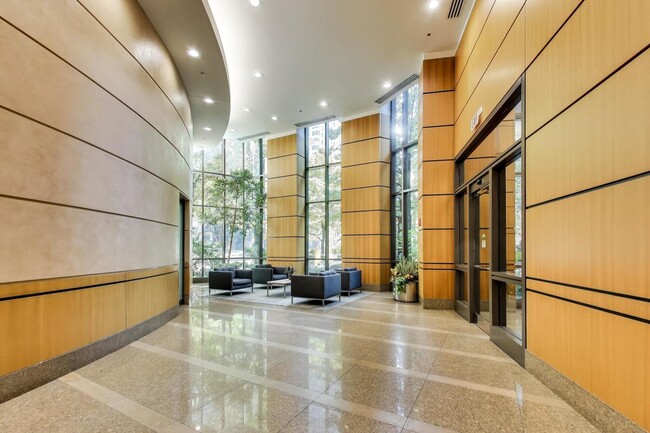 Building Photo - 400 N La Salle Dr
