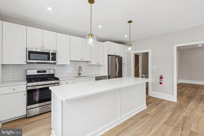 Building Photo - 11 Lexington Ave