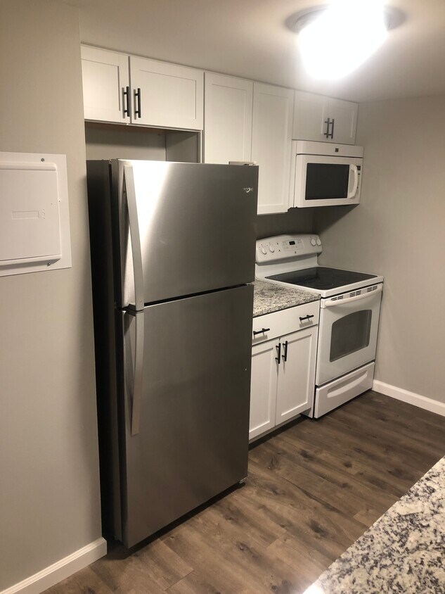 Foto principal - 11045 Lake Ave