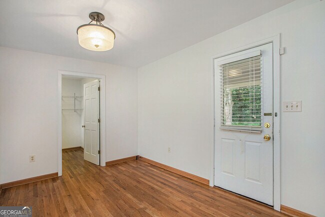 Foto del edificio - 484 Polk St NW