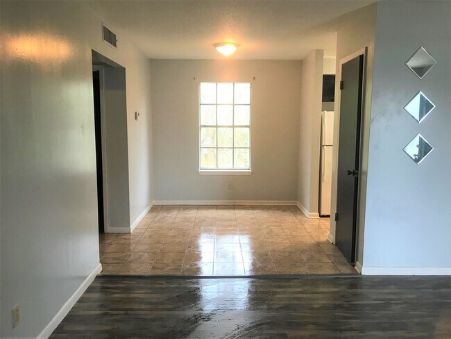 Foto del edificio - 520 E Lagrange St
