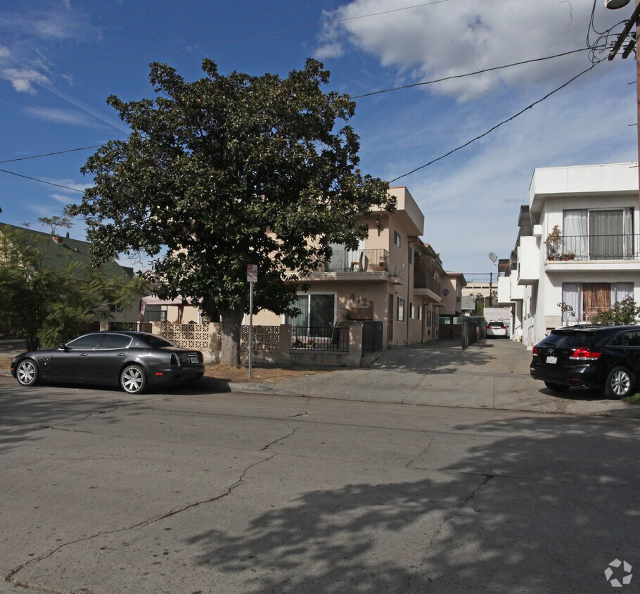 Building Photo - 4123 Sunset Dr