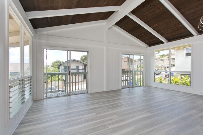 Building Photo - Lower Makakilo - Stunning Fully Remodeled ...