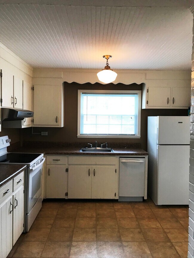 Building Photo - 2 Bed/ 1 Bath Oak Ridge