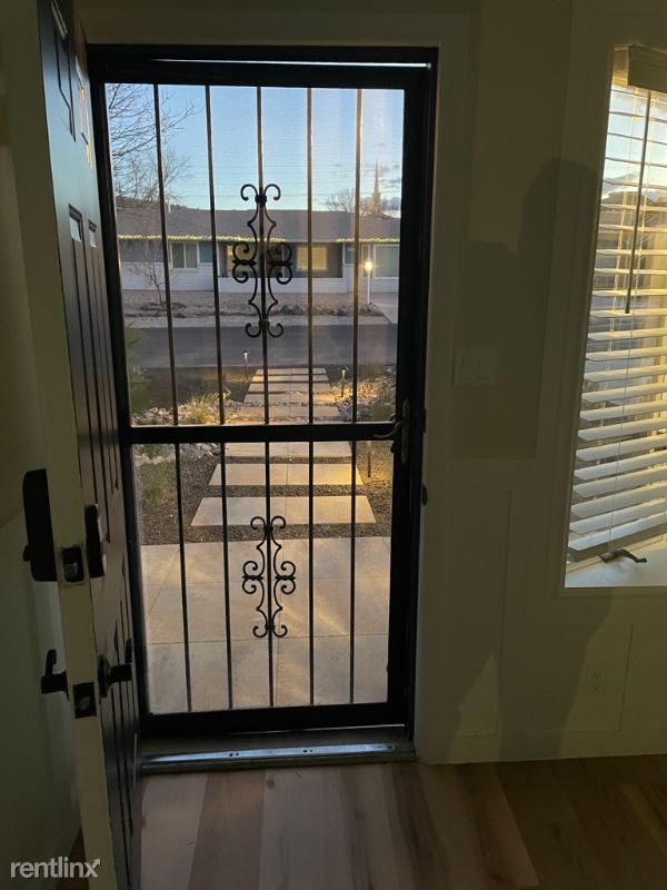 Foto del edificio - 3 br, 2 bath House - 1095 S smoke tree st