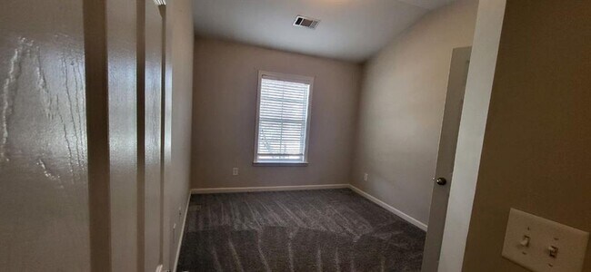 Building Photo - 45 Newnan Lakes Dr