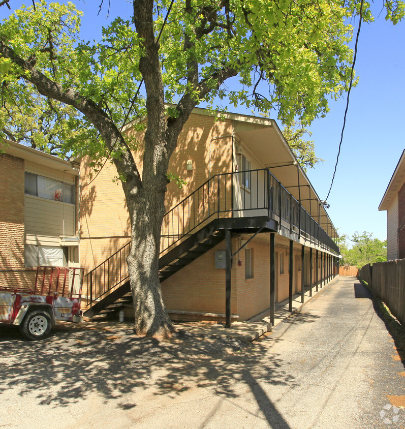 Exterior phot of complex - The Avalon Apartments