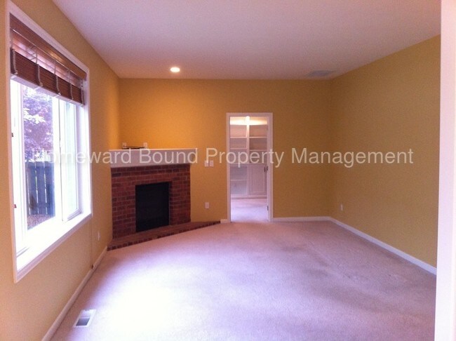 Building Photo - 11533 NW Cyrus Ln