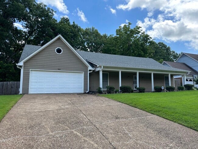 Foto del edificio - 968 Boones Hollow - Available Now!