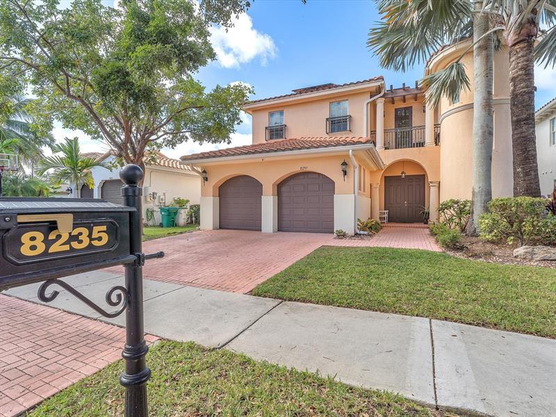 Foto principal - 8235 NW 105th Ln